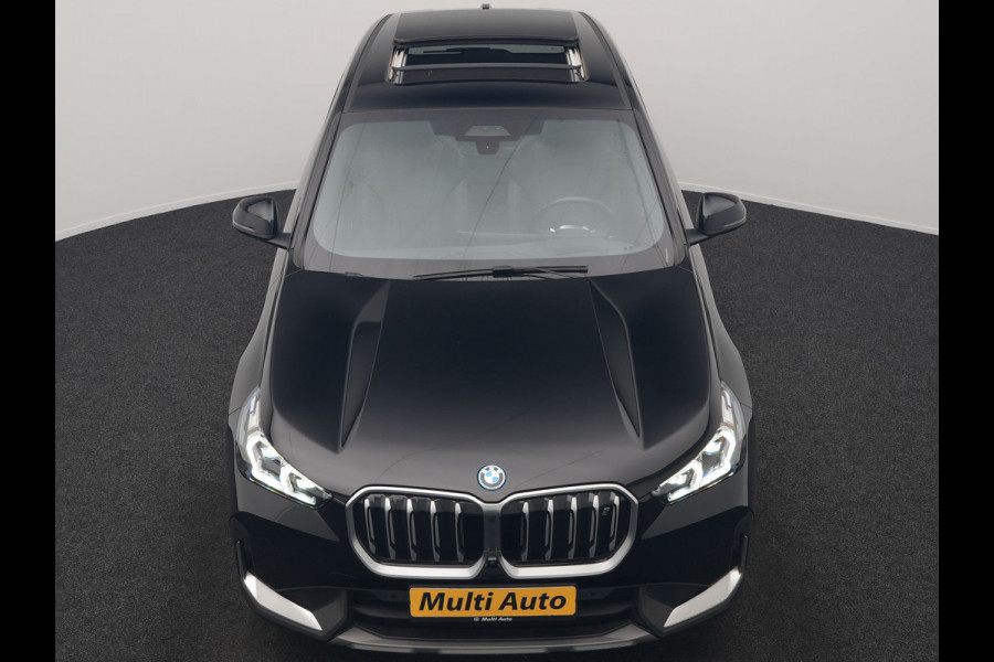BMW iX1 xDrive30 67 kWh 313pk Dealer O.H. | Trekhaak Af Fabriek | Panodak | Adaptive Cruise | Head Up | 360 Camera | Harman / Kardon | Adaptief Onderstel | Lederen Sportstoelen Massage & Verwarmd | Stuur Verwarmd | Hifi Audio | Keyless | Blis |