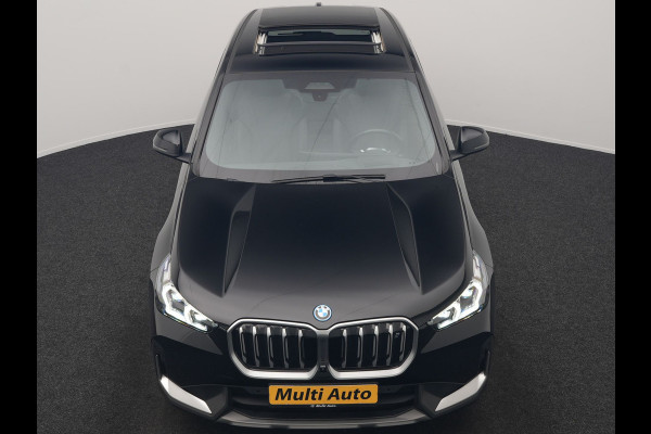 BMW iX1 xDrive30 67 kWh 313pk Dealer O.H. | Trekhaak Af Fabriek | Panodak | Adaptive Cruise | Head Up | 360 Camera | Harman / Kardon | Adaptief Onderstel | Lederen Sportstoelen Massage & Verwarmd | Stuur Verwarmd | Hifi Audio | Keyless | Blis |