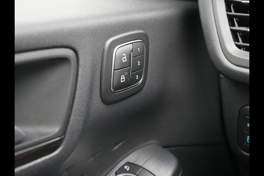 Ford Kuga 2.5 Vignale PHEV 225pk Dealer O.H. | Panodak | Head Up | Camera | Bang & Olufsen | Lederen Sportstoelen Memory & Verwarmd | Stuur Verwarmd | Keyless | Apple Carplay | Navigatie | DAB | Plug In Hybrid |