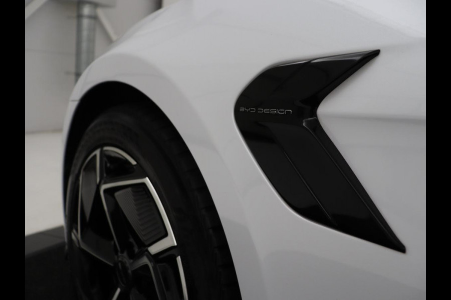 BYD Seal Design RWD 82.5 kWh | SOH 95,6% | Panoramadak | Stoelventilatie | 360 Camera | Leder | Dynaudio | Adaptive cruise | Sfeerverlichting | Elektrische stoelen | Carplay | Full LED | Origineel NL