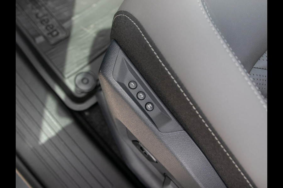 Jeep Compass 1.6 e-Hybrid Plug-In First Edition | Adapt. Cruise | Camera | Carplay | 20" | Elektr. A-Klep | Navi | Winter Pack | Schuif/Kanteldak | Premium Pack | Conv. Pack