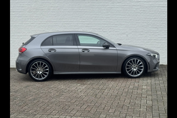 Mercedes-Benz A-Klasse 200 AMG Sfeer Camera Clima Navi Stoelverwarming 19"Multispoke velgen Sportonderstel