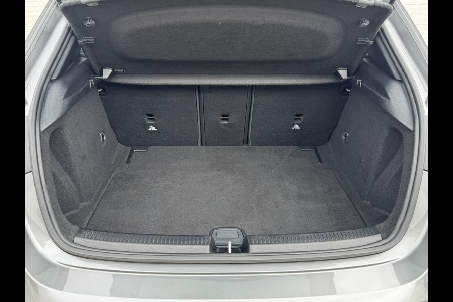 Mercedes-Benz A-Klasse 200 AMG Sfeer Camera Clima Navi Stoelverwarming 19"Multispoke velgen Sportonderstel