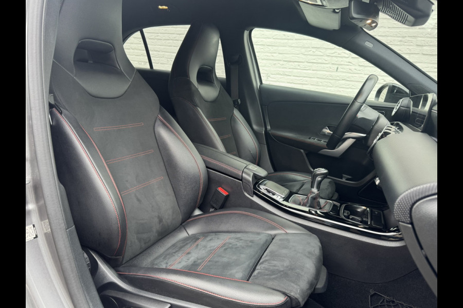 Mercedes-Benz A-Klasse 200 AMG Sfeer Camera Clima Navi Stoelverwarming 19"Multispoke velgen Sportonderstel