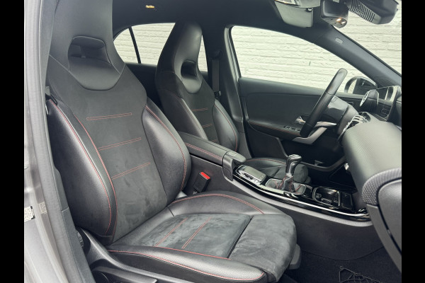 Mercedes-Benz A-Klasse 200 AMG Sfeer Camera Clima Navi Stoelverwarming 19"Multispoke velgen Sportonderstel