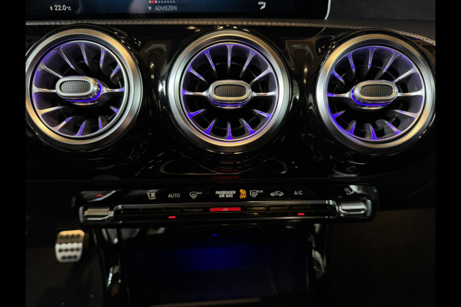 Mercedes-Benz A-Klasse 200 AMG Sfeer Camera Clima Navi Stoelverwarming 19"Multispoke velgen Sportonderstel