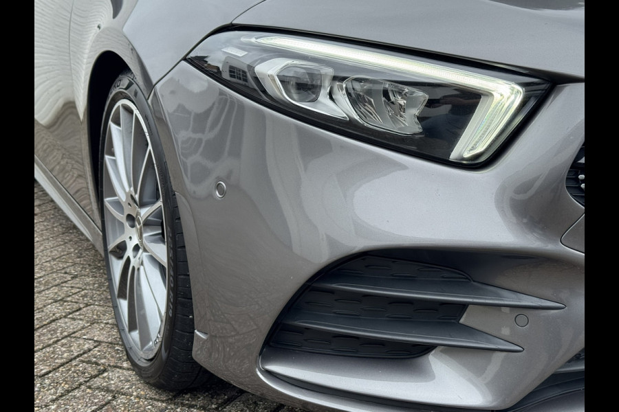 Mercedes-Benz A-Klasse 200 AMG Sfeer Camera Clima Navi Stoelverwarming 19"Multispoke velgen Sportonderstel