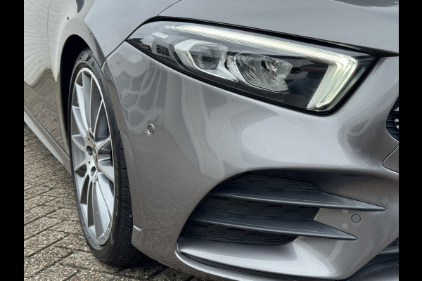 Mercedes-Benz A-Klasse 200 AMG Sfeer Camera Clima Navi Stoelverwarming 19"Multispoke velgen Sportonderstel