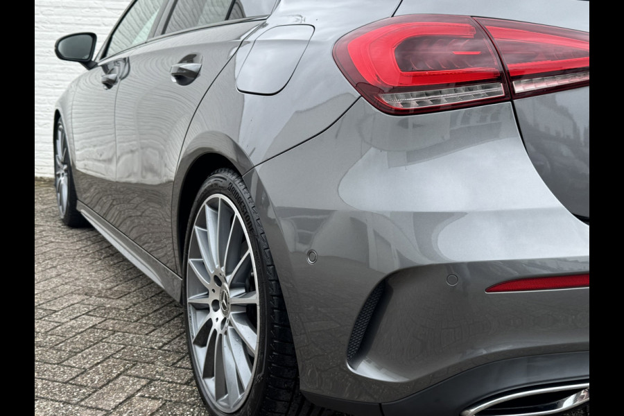 Mercedes-Benz A-Klasse 200 AMG Sfeer Camera Clima Navi Stoelverwarming 19"Multispoke velgen Sportonderstel