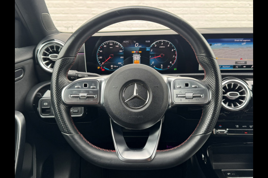 Mercedes-Benz A-Klasse 200 AMG Sfeer Camera Clima Navi Stoelverwarming 19"Multispoke velgen Sportonderstel