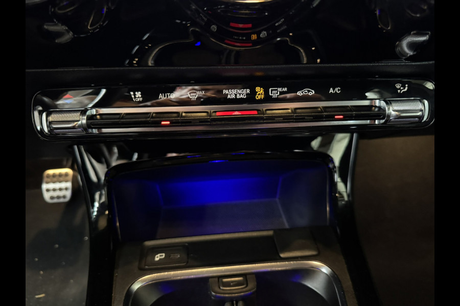 Mercedes-Benz A-Klasse 200 AMG Sfeer Camera Clima Navi Stoelverwarming 19"Multispoke velgen Sportonderstel