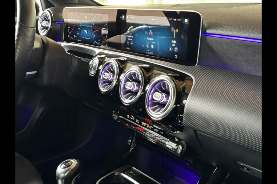 Mercedes-Benz A-Klasse 200 AMG Sfeer Camera Clima Navi Stoelverwarming 19"Multispoke velgen Sportonderstel