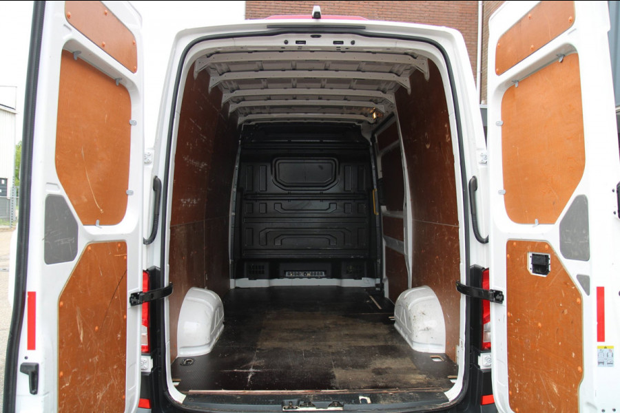 Volkswagen Crafter 30 2.0 TDI L3H3 Highline Automaat / Trekhaak / Camera / App connect