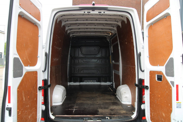 Volkswagen Crafter 30 2.0 TDI L3H3 Highline Automaat / Trekhaak / Camera / App connect
