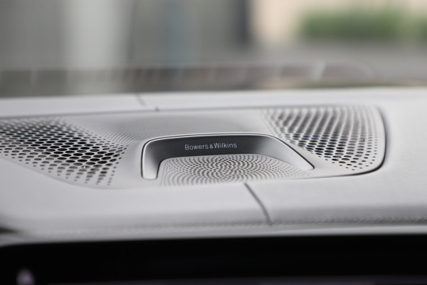 BMW X6 xDrive40i High Executive | 340PK | Head-up | Carbon | Bowers&Wilkins | Adapt. onderstel | Massage | Keyless-go | Pano | Trekhaak