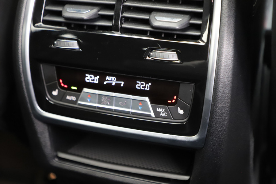 BMW X6 xDrive40i High Executive | 340PK | Head-up | Carbon | Bowers&Wilkins | Adapt. onderstel | Massage | Keyless-go | Pano | Trekhaak