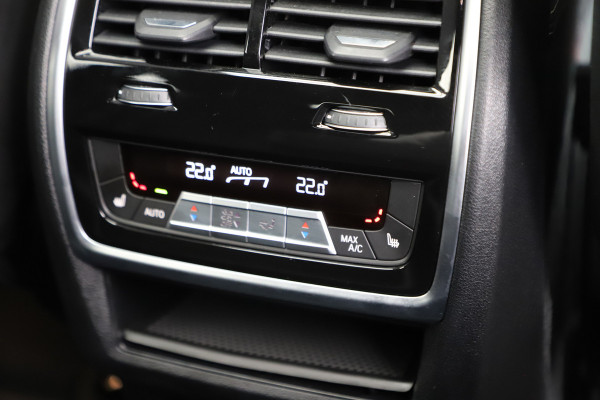 BMW X6 xDrive40i High Executive | 340PK | Head-up | Carbon | Bowers&Wilkins | Adapt. onderstel | Massage | Keyless-go | Pano | Trekhaak
