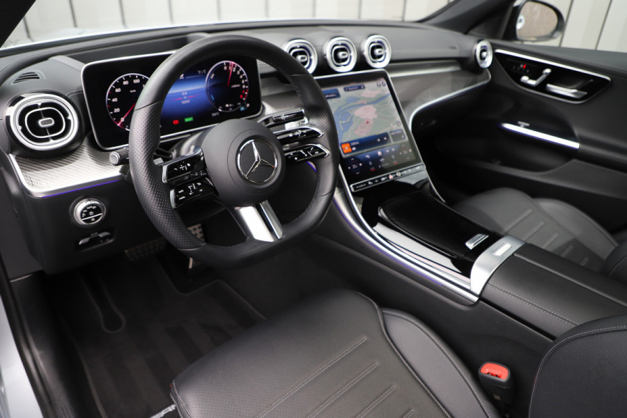 Mercedes-Benz C-Klasse 300e AMG | 313PK | Pano | Head-up | Keyless-go | Memory | Leder | Digital-light | Stoelverw. | Sfeerverlichting | 2022.