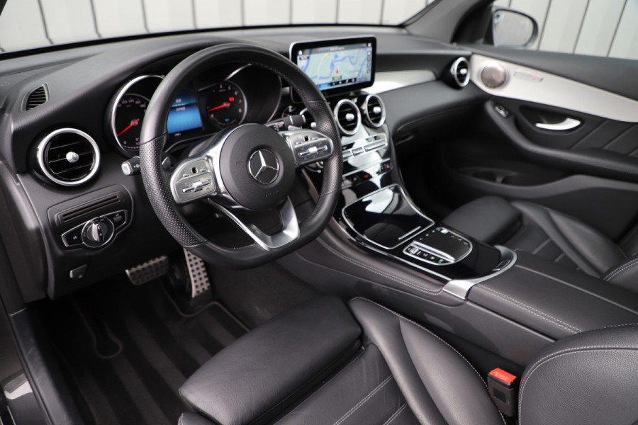 Mercedes-Benz GLC Coupé 300 AMG 4-Matic | 258PK | Schuifdak | Trekhaak | Led | Carplay | Distronic | Leder | Stoelverwarming | 2020.