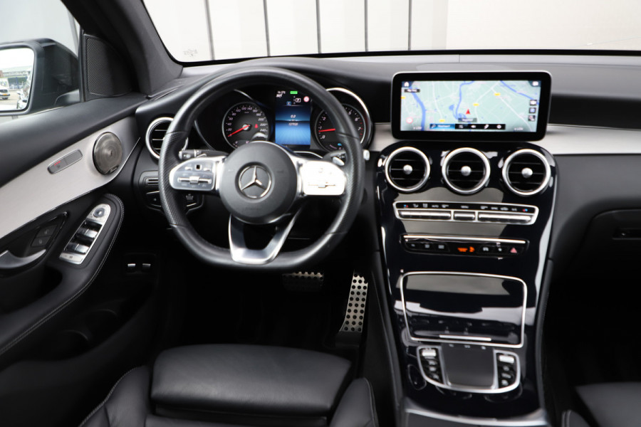 Mercedes-Benz GLC Coupé 300 AMG 4-Matic | 258PK | Schuifdak | Trekhaak | Led | Carplay | Distronic | Leder | Stoelverwarming | 2020.