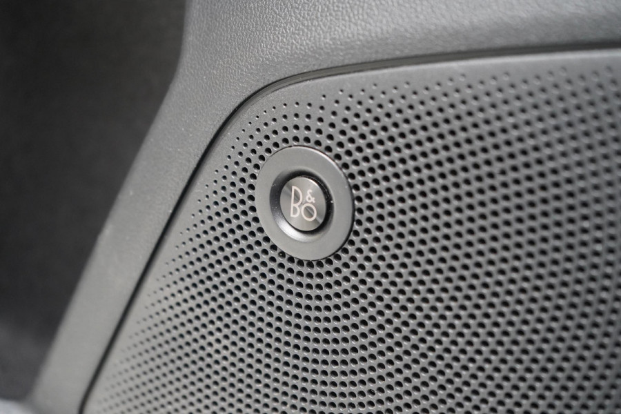 Ford FOCUS Wagon 1.0 EcoBoost 125pk Hybrid Active Business | Trekhaak | Carplay | B&O Sound | Camera | Zwart dak