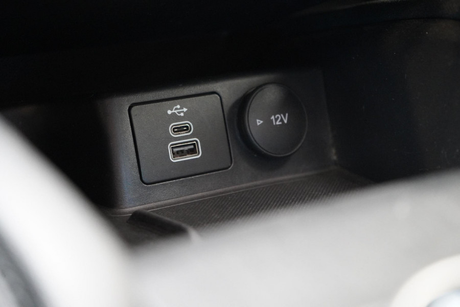 Ford Kuga 2.5 PHEV Titanium | SoH 96% | Panoramadak | Carplay | Stoelverwarming | Keyless | Lm velgen