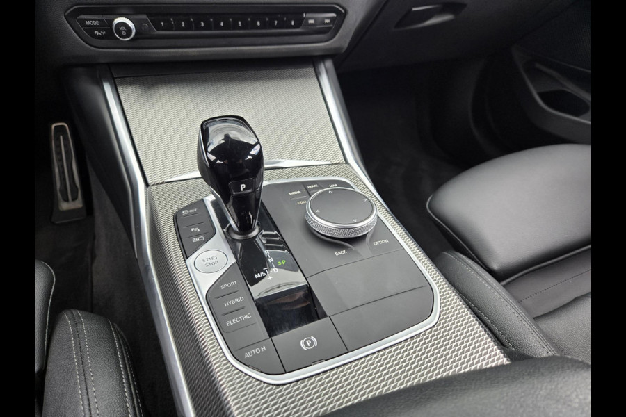 BMW 3 Serie Touring 320e Business Edition Plus NL-AUTO | LEDER | M-PAKKET| SOH 98%|