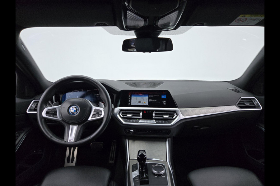 BMW 3 Serie Touring 320e Business Edition Plus NL-AUTO | LEDER | M-PAKKET| SOH 98%|