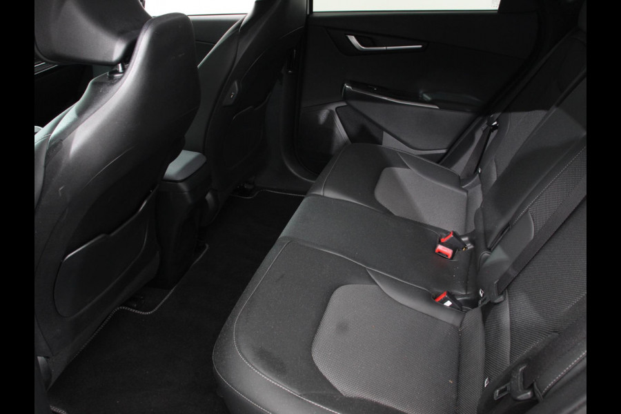 Kia Ev6 Light Edition Automaat 58 kWh Navigatie Apple Carplay Android Auto Camera Parkeersensoren achter Cruise Control Climate Control Lichtmetalen Velgen