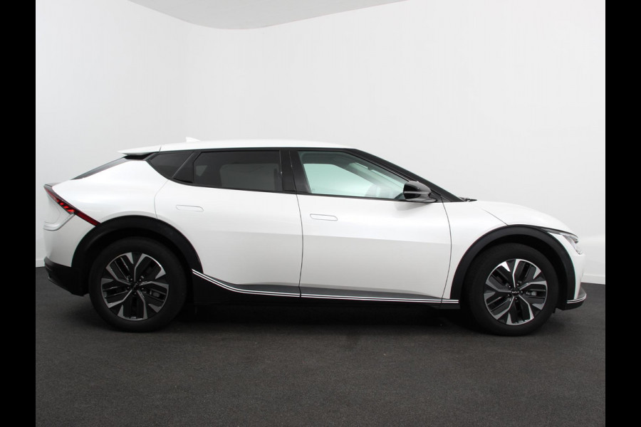 Kia Ev6 Light Edition Automaat 58 kWh Navigatie Apple Carplay Android Auto Camera Parkeersensoren achter Cruise Control Climate Control Lichtmetalen Velgen