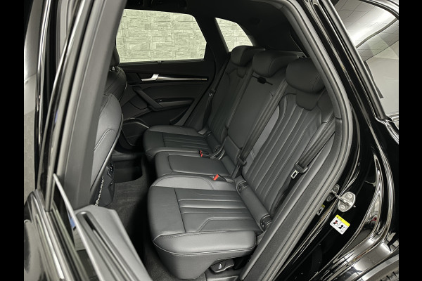 Audi Q5 50 TFSI e 300PK | Luchtvering | B&O Sound | Leder | Carbon | Sportstoelen | Carplay | 11-2022 | Zwarte Hemel | Standkachel | Stoelverwarming | 3-Zone Clima | Black-Optic | Zonwering | Virtual Cockpit | LED | Autom. Achterklep | Bovag Garantie |