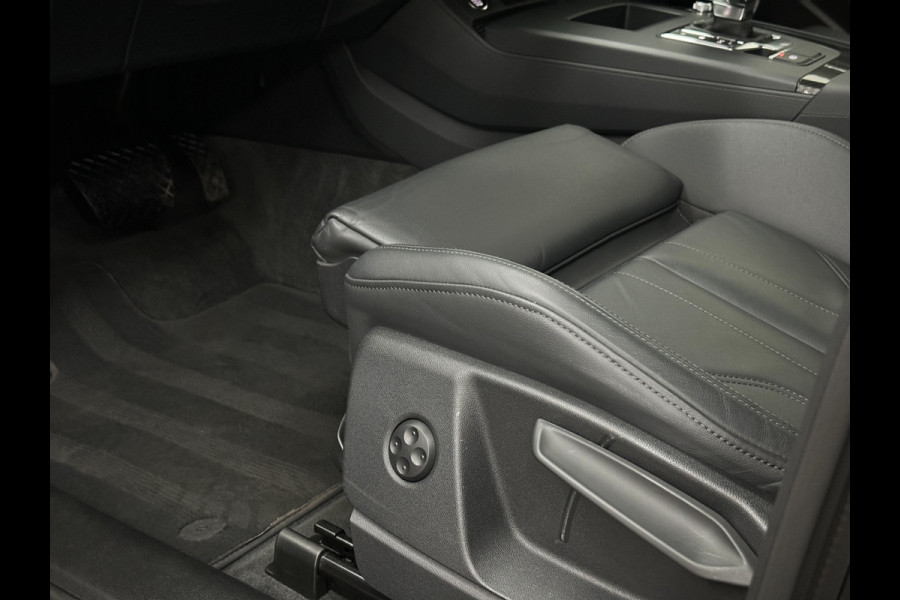 Audi Q5 50 TFSI e 300PK | Luchtvering | B&O Sound | Leder | Carbon | Sportstoelen | Carplay | 11-2022 | Zwarte Hemel | Standkachel | Stoelverwarming | 3-Zone Clima | Black-Optic | Zonwering | Virtual Cockpit | LED | Autom. Achterklep | Bovag Garantie |