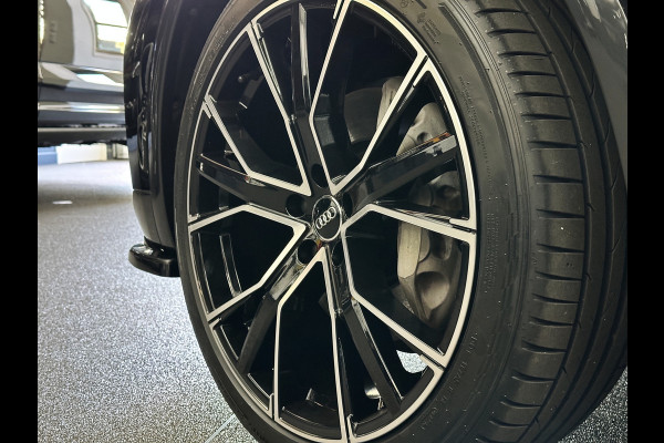 Audi Q5 50 TFSI e 300PK | Luchtvering | B&O Sound | Leder | Carbon | Sportstoelen | Carplay | 11-2022 | Zwarte Hemel | Standkachel | Stoelverwarming | 3-Zone Clima | Black-Optic | Zonwering | Virtual Cockpit | LED | Autom. Achterklep | Bovag Garantie |