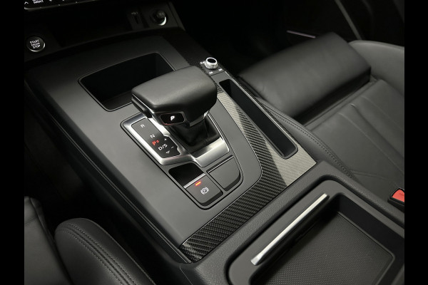 Audi Q5 50 TFSI e 300PK | Luchtvering | B&O Sound | Leder | Carbon | Sportstoelen | Carplay | 11-2022 | Zwarte Hemel | Standkachel | Stoelverwarming | 3-Zone Clima | Black-Optic | Zonwering | Virtual Cockpit | LED | Autom. Achterklep | Bovag Garantie |
