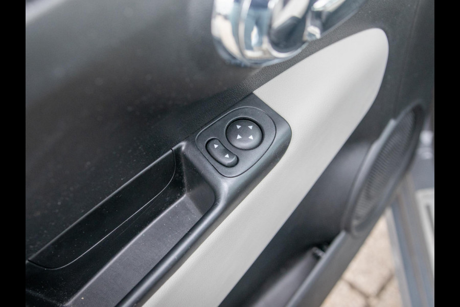 Fiat 500 Hybrid Dolcevita | Airco | Cruise | 15" | Schuif/Kanteldak | PDC | Apple Carplay
