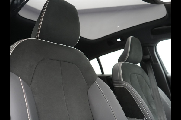 Volvo C40 Plus Recharge Pure Electric 69 kWh 231pk Dealer O.H. | Trekhaak Af Fabriek | Panodak | Adaptive Cruise | Camera | Alcantara Sportstoelen & Stuur Verwarmd | Keyless | Blis | Google Assistent | Apple Carplay | DAB |