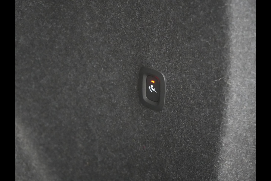 Volvo C40 Plus Recharge Pure Electric 69 kWh 231pk Dealer O.H. | Trekhaak Af Fabriek | Panodak | Adaptive Cruise | Camera | Alcantara Sportstoelen & Stuur Verwarmd | Keyless | Blis | Google Assistent | Apple Carplay | DAB |