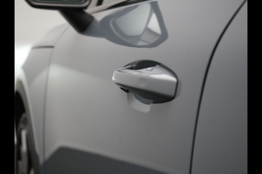 Volvo C40 Plus Recharge Pure Electric 69 kWh 231pk Dealer O.H. | Trekhaak Af Fabriek | Panodak | Adaptive Cruise | Camera | Alcantara Sportstoelen & Stuur Verwarmd | Keyless | Blis | Google Assistent | Apple Carplay | DAB |