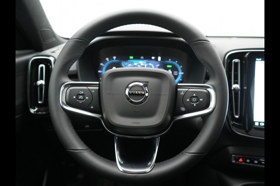 Volvo C40 Plus Recharge Pure Electric 69 kWh 231pk Dealer O.H. | Trekhaak Af Fabriek | Panodak | Adaptive Cruise | Camera | Alcantara Sportstoelen & Stuur Verwarmd | Keyless | Blis | Google Assistent | Apple Carplay | DAB |
