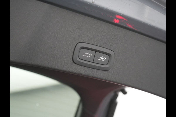 Volvo C40 Plus Recharge Pure Electric 69 kWh 231pk Dealer O.H. | Trekhaak Af Fabriek | Panodak | Adaptive Cruise | Camera | Alcantara Sportstoelen & Stuur Verwarmd | Keyless | Blis | Google Assistent | Apple Carplay | DAB |