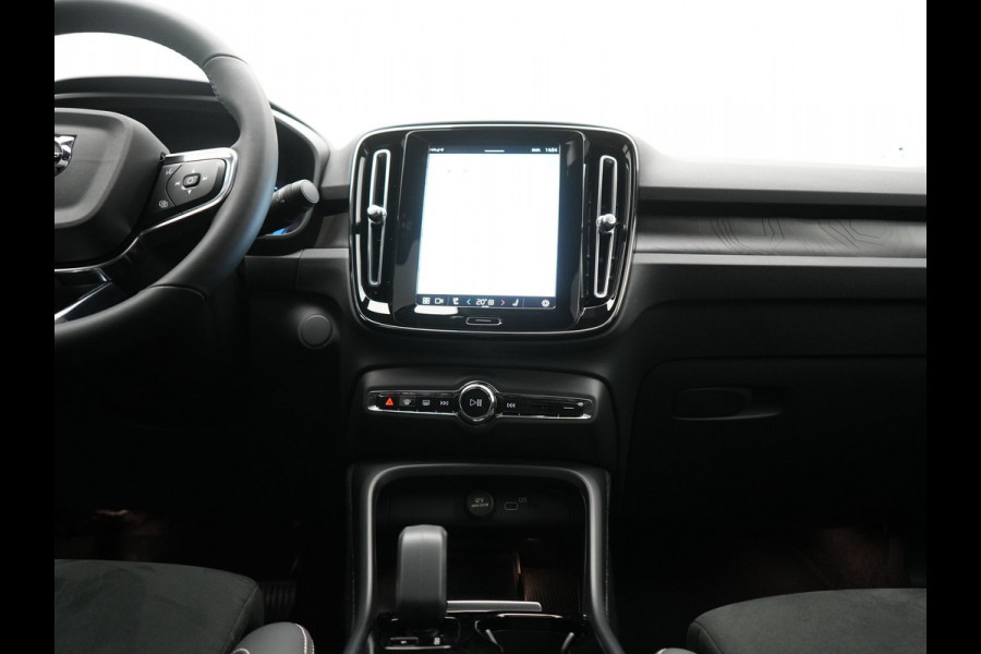 Volvo C40 Plus Recharge Pure Electric 69 kWh 231pk Dealer O.H. | Trekhaak Af Fabriek | Panodak | Adaptive Cruise | Camera | Alcantara Sportstoelen & Stuur Verwarmd | Keyless | Blis | Google Assistent | Apple Carplay | DAB |