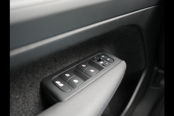 Volvo C40 Plus Recharge Pure Electric 69 kWh 231pk Dealer O.H. | Trekhaak Af Fabriek | Panodak | Adaptive Cruise | Camera | Alcantara Sportstoelen & Stuur Verwarmd | Keyless | Blis | Google Assistent | Apple Carplay | DAB |