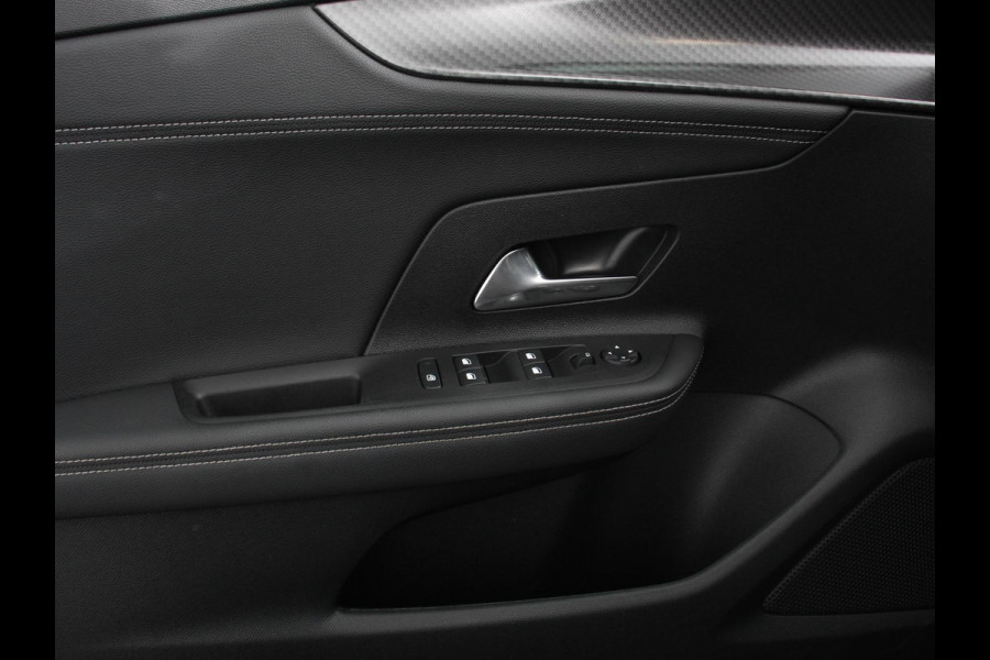 Opel Mokka-e Ultimate 50-kWh Navigatie Apple Carplay/Android Auto Adaptieve Cruise Control Parkeersensoren Camera Stoel-en stuurwielverwarming Virtual Cockpit Full LED