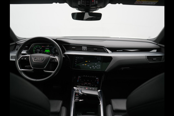 Audi Q8 e-tron 55 Quattro S Edition 114 kWh 408pk Dealer O.H. | Panodak | Luchtvering | Adaptive Cruise | Head Up | Bang & Olufsen | 360 Camera | Lederen Sportstoelen Verwarmd | Matrix LED | Keyless | Apple Carplay | Navigatie | DAB |