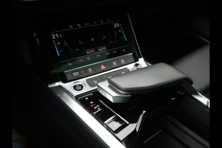 Audi Q8 e-tron 55 Quattro S Edition 114 kWh 408pk Dealer O.H. | Panodak | Luchtvering | Adaptive Cruise | Head Up | Bang & Olufsen | 360 Camera | Lederen Sportstoelen Verwarmd | Matrix LED | Keyless | Apple Carplay | Navigatie | DAB |