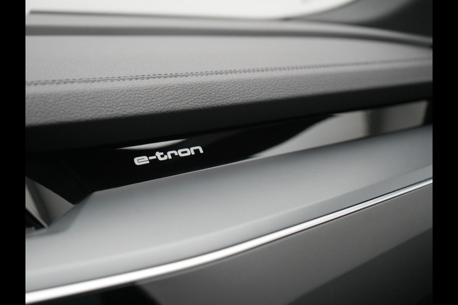 Audi Q8 e-tron 55 Quattro S Edition 114 kWh 408pk Dealer O.H. | Panodak | Luchtvering | Adaptive Cruise | Head Up | Bang & Olufsen | 360 Camera | Lederen Sportstoelen Verwarmd | Matrix LED | Keyless | Apple Carplay | Navigatie | DAB |