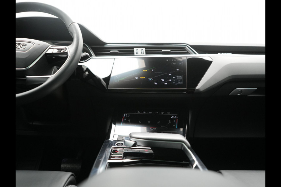 Audi Q8 e-tron 55 Quattro S Edition 114 kWh 408pk Dealer O.H. | Panodak | Luchtvering | Adaptive Cruise | Head Up | Bang & Olufsen | 360 Camera | Lederen Sportstoelen Verwarmd | Matrix LED | Keyless | Apple Carplay | Navigatie | DAB |