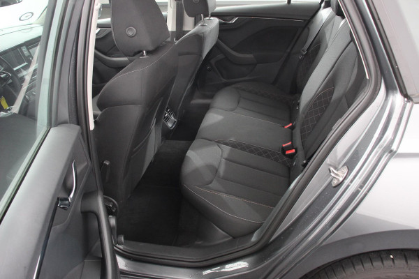 Škoda Kamiq 1.0 TSI DSG Ambition Adaptive Cruise Control Trekhaak DAB Stoelverwarming Apple Carplay/Android Auto Lichtmetalen Velgen