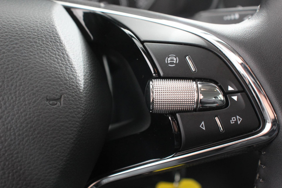 Škoda Kamiq 1.0 TSI DSG Ambition Adaptive Cruise Control Trekhaak DAB Stoelverwarming Apple Carplay/Android Auto Lichtmetalen Velgen