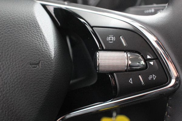 Škoda Kamiq 1.0 TSI DSG Ambition Adaptive Cruise Control Trekhaak DAB Stoelverwarming Apple Carplay/Android Auto Lichtmetalen Velgen